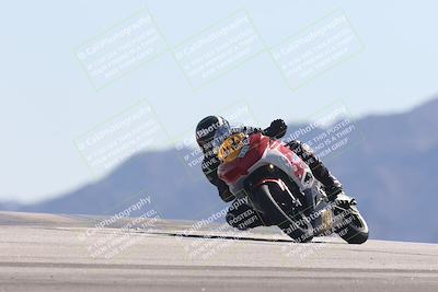 media/Oct-30-2025-Racers Edge (Thu) [[dabbdaf680]]/3-B Group/Session 4 Turn 9/